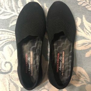 Skechers Classic Fit Slip Ons 7.5